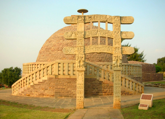 Le stupa de Sanchi, dans l'état de Madhya Pradesh, en Inde, érigé initialement par par l'empereur Ashoka.