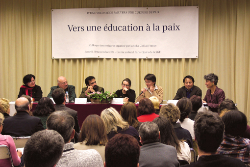 De gauche à droite : Marie-Lise Rescoussié, Gilbert Gilbert Presle, Hassan Ferechtian,
Alexandra Berghino, Marie-Laure Denès, Tenzin Kunchap et Caroline Julliard (modératrice), le 20 novembre, au Centre Paris-Opéra de l'ACSF.