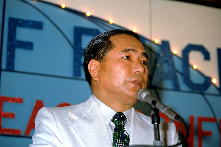 Daisaku Ikeda, lors de la création de la SGI en 1975 à Guam. [©Seikyo Press]